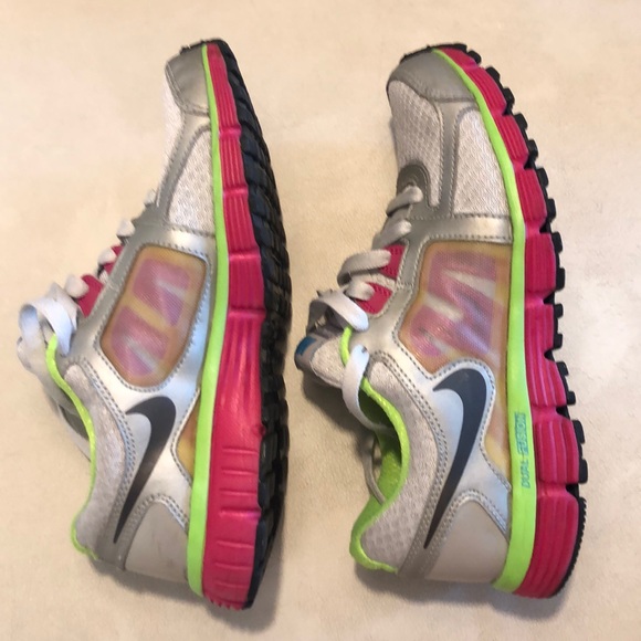 nike dual fusion st2